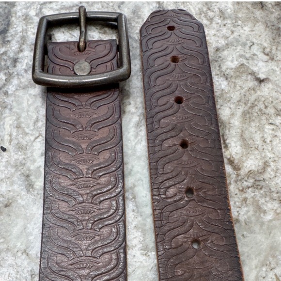 Mossimo Supply Co. Accessories - Vintage brown tooled leather belly Mossimo Supply Co. scale embossed pattern XL